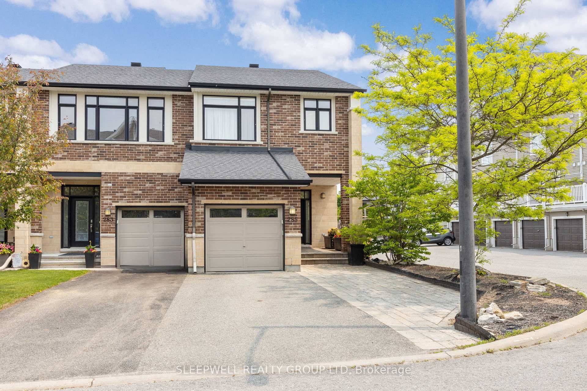 Welcome to your stylish and desirable end unit townhome in the sought after community of Bridlewood.