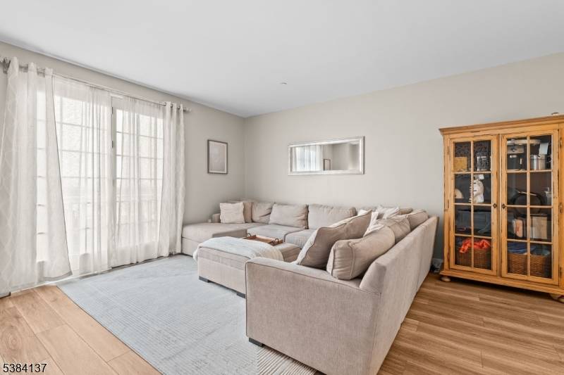 Residence 31 at 100 Shearwater Court is a spacious south facing 1 bedroom 1.