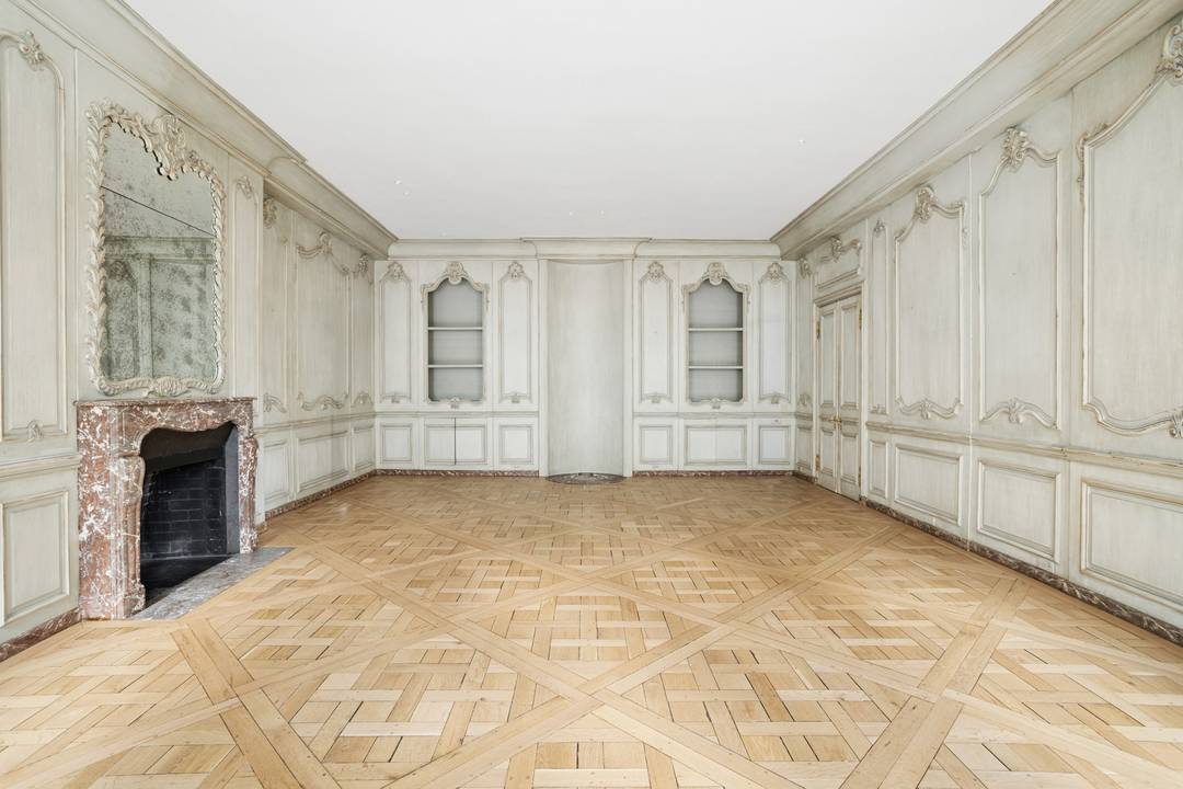 480 Park Avenue 19C welcomes you back to a bygone era of absolute grandeur and extravagant living.