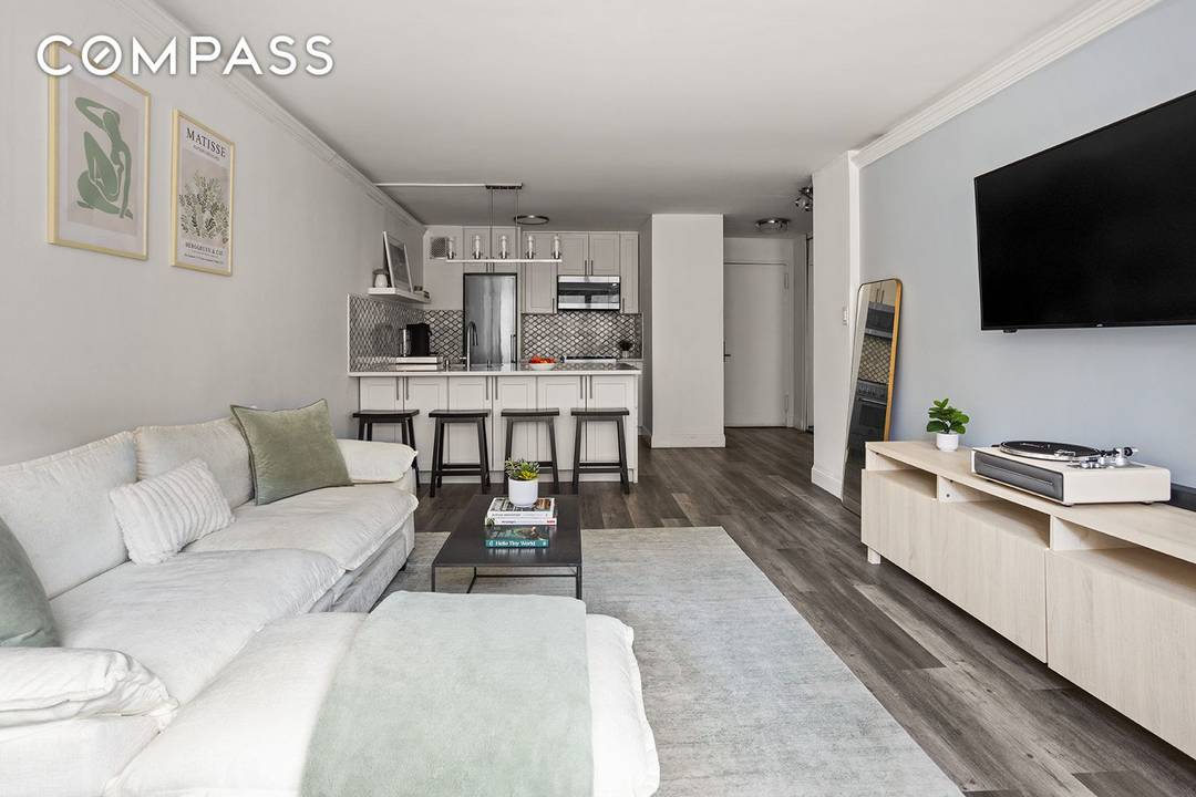 Fall in Love with this Sweetheart of an Apartment !