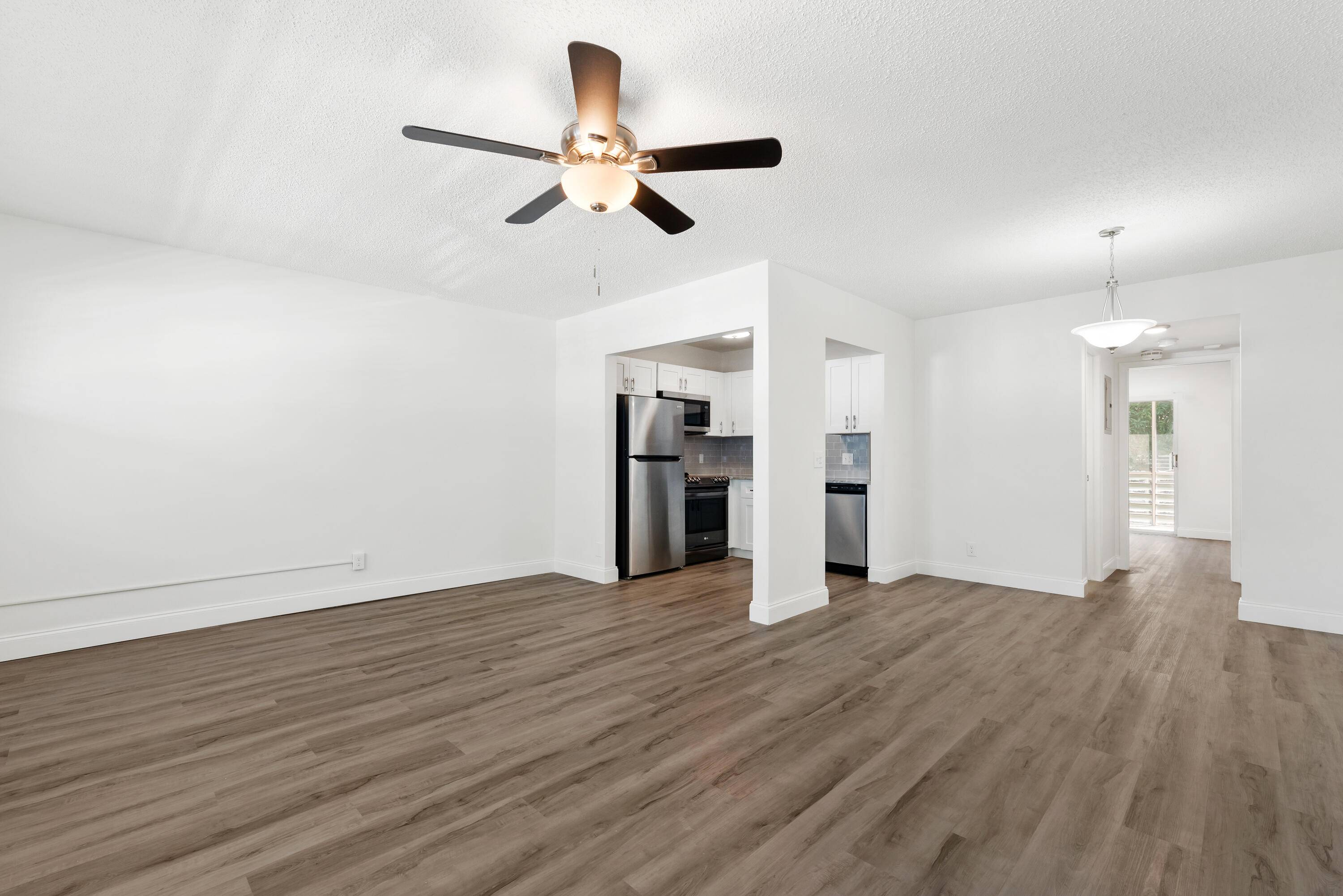 142 Ventnor I in Deerfield Beach, FL, is a beautifully updated 1 bedroom, 1.