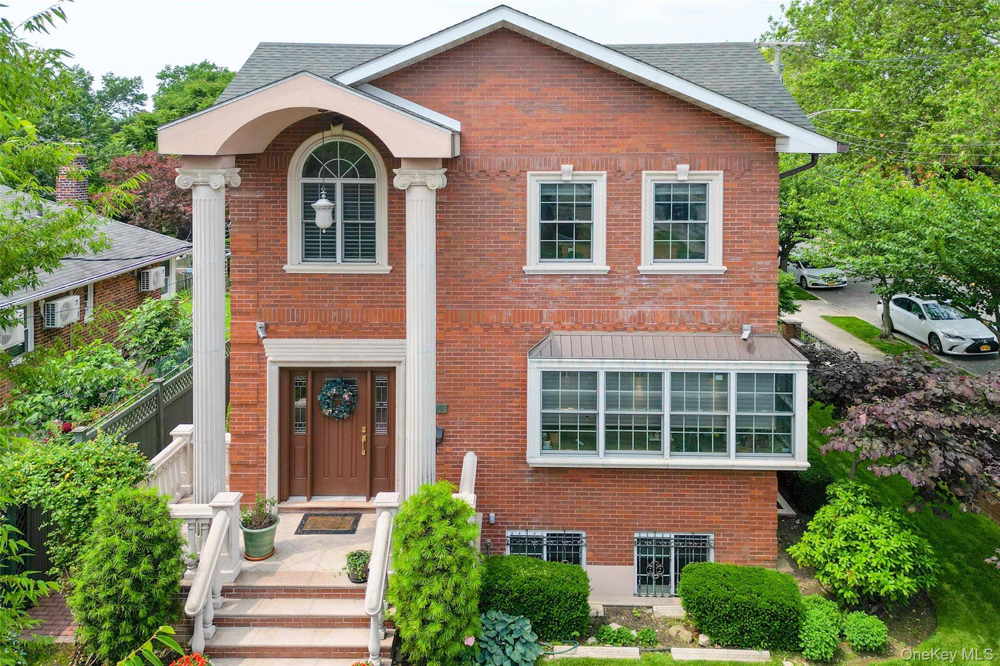 Stunning 2012 Custom Brick Duplex Modern Luxury Meets Flexibility amp ; Value !