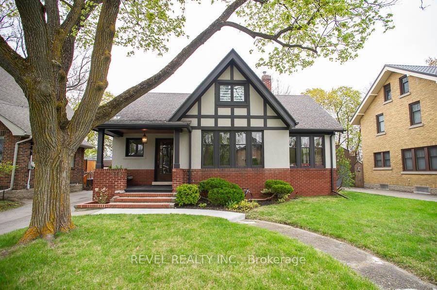 Location, location ! Nestled in the charming town of Paris, this stunning home is just a short walk to shops, restaurants, and the Grand River trails.