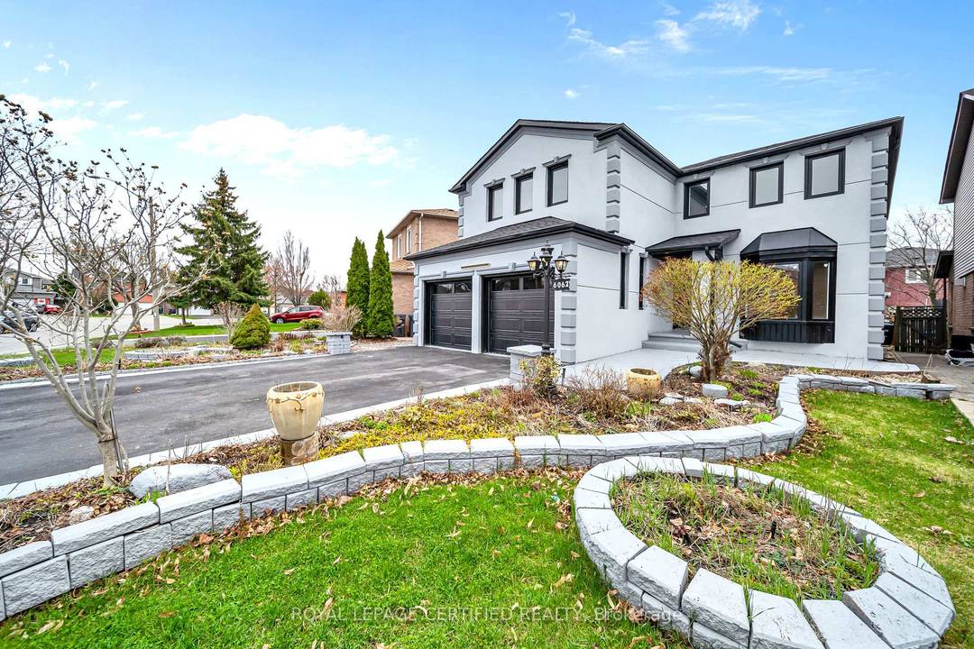 Get this show stopper luxury detached home at non luxury home price !