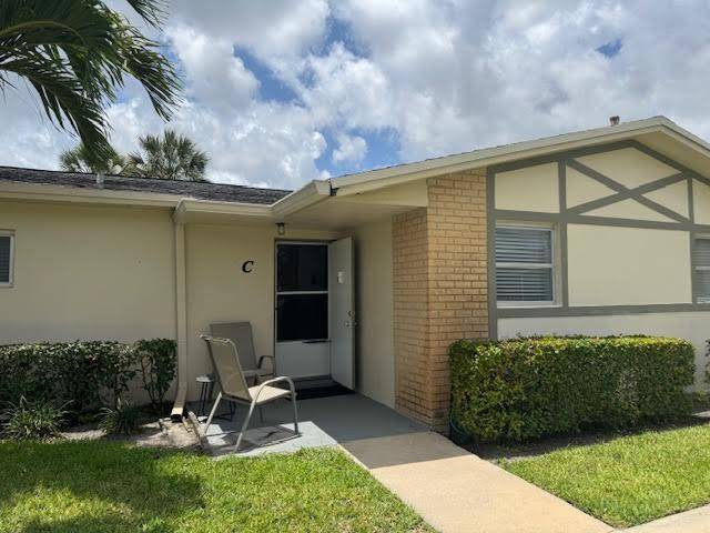 Charming, Fully Furnished Condo in Immaculate Condition !
