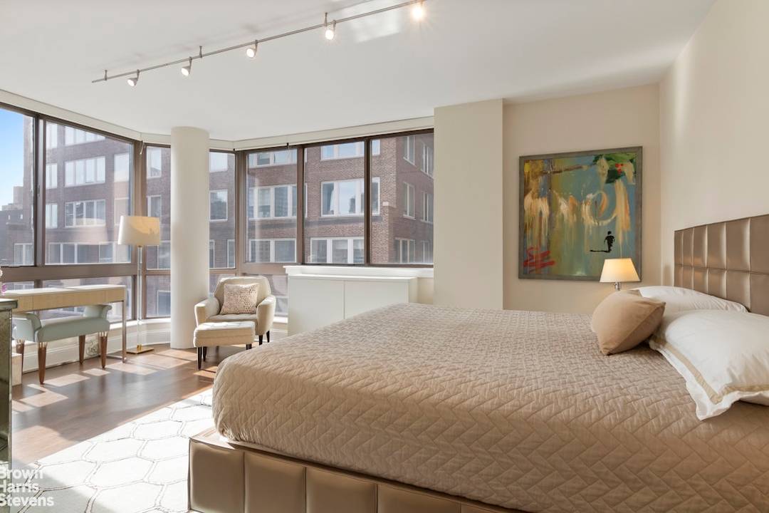 Boutique UES Decorators Condo Welcome to this beautifully designed, light filled home featuring wood plank oak flooring throughout and a flexible, thoughtfully laid out living space.