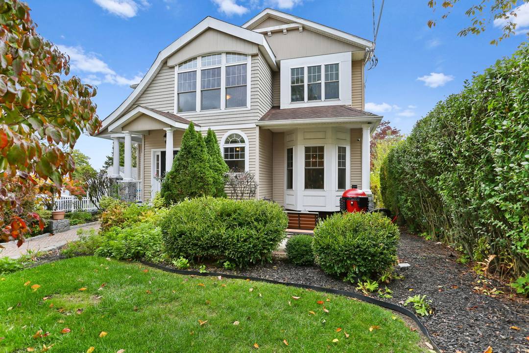 Welcome to 25 Country Road, an extremely well crafted duplex townhome in one of Fairfield's most convenient locations.