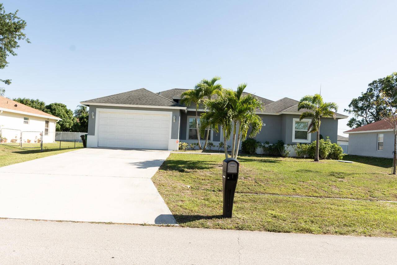 Large single story, single family, non HOA, move in ready home !