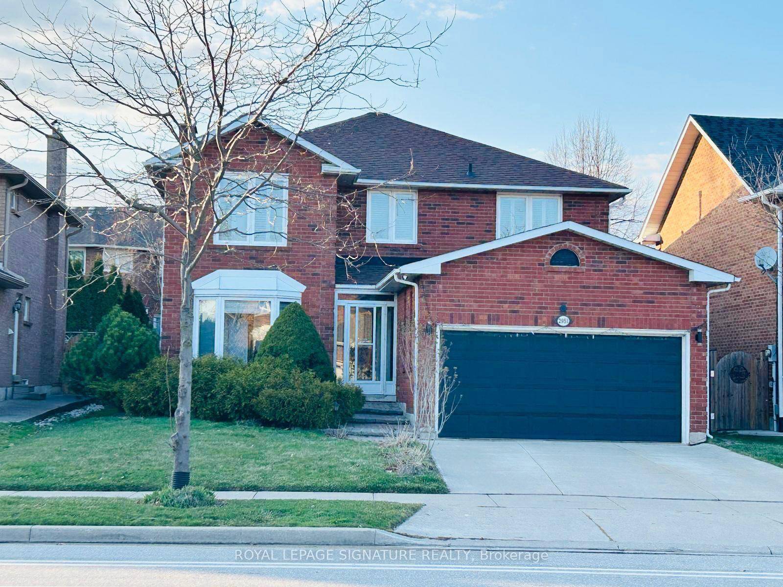 Spacious amp ; Elegant 4 Bedroom Upper Level Home In Oakville.