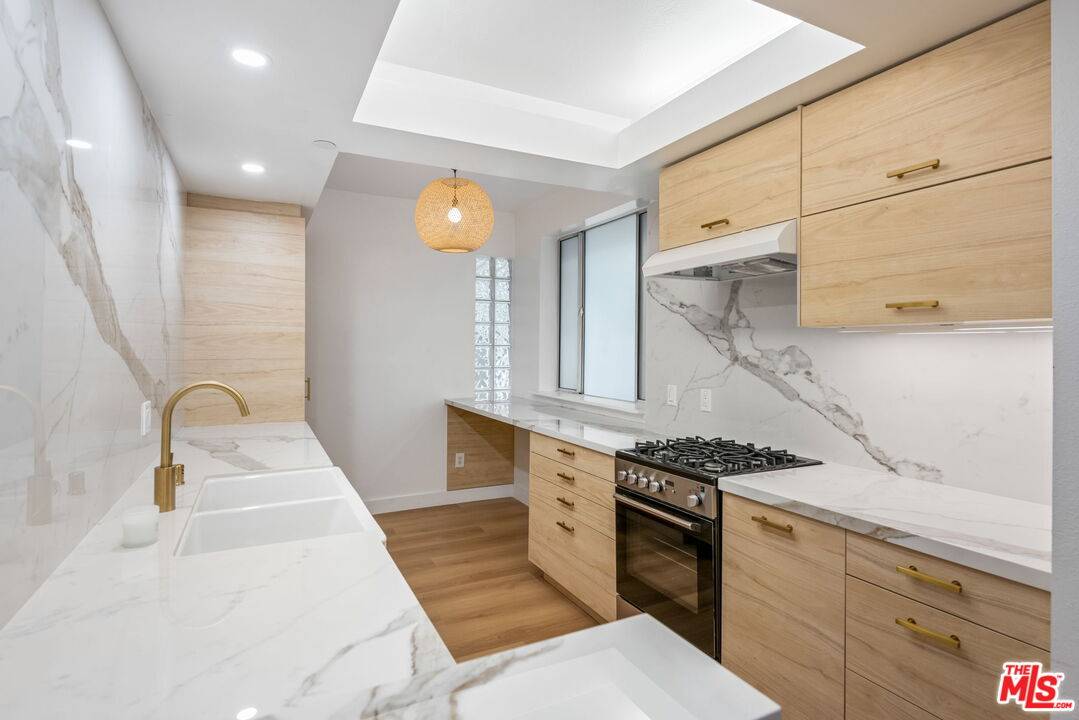 171  N Church Ln 2BR Brentwood La