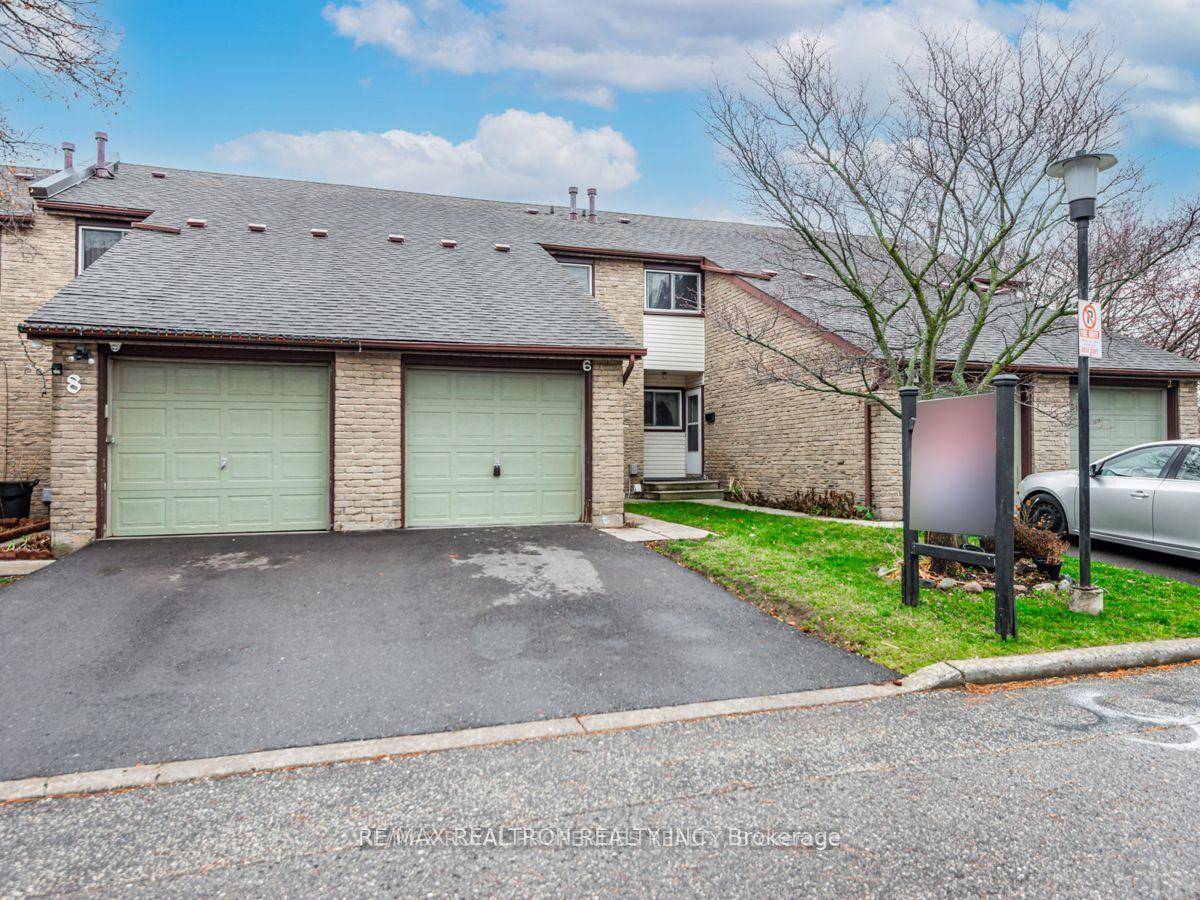 Great Location ! 3 Bedrooms, Condo Town Home With Low Maintenance, On A Quite Cul De Sec Location.