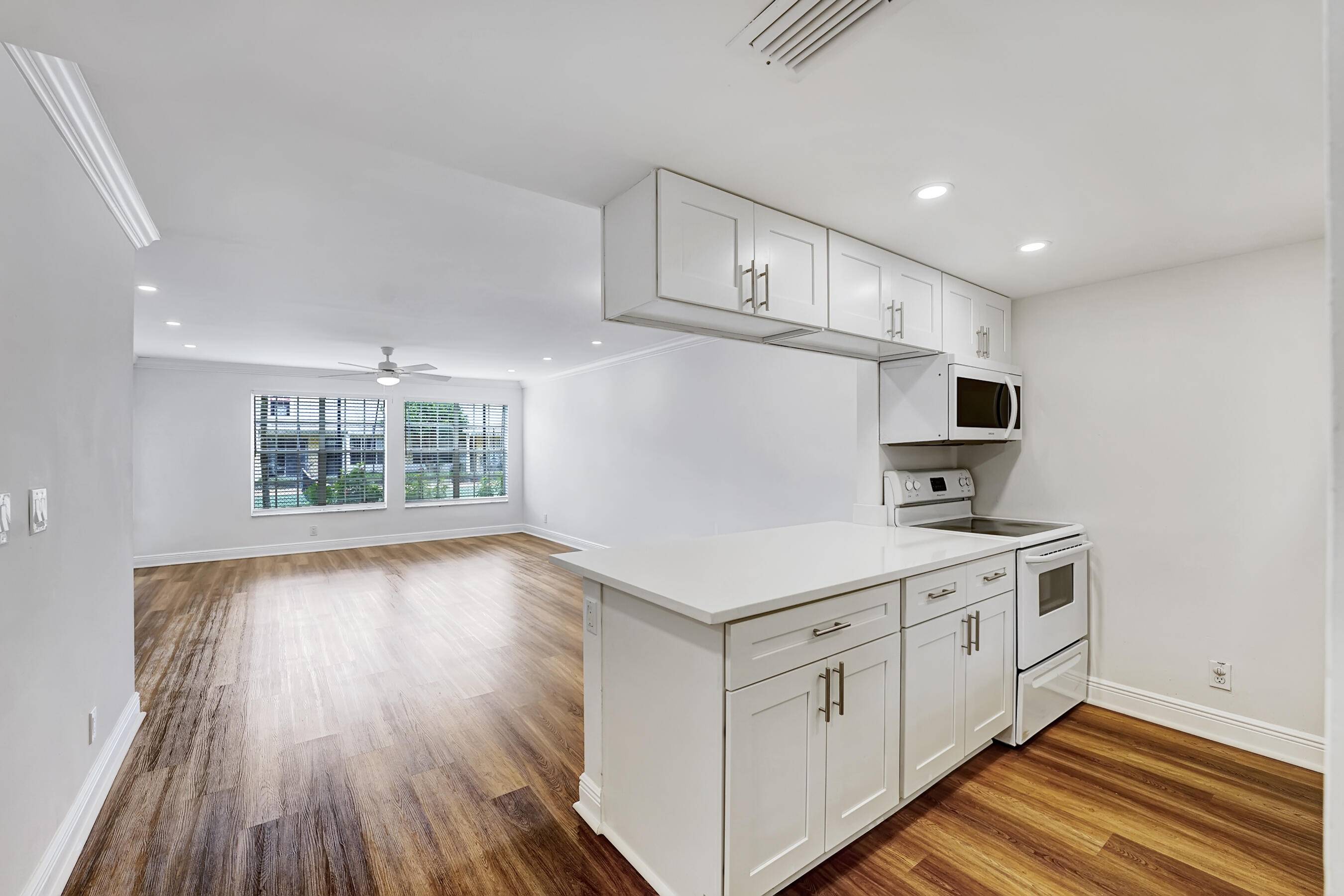 Beautiful and bright first floor corner unit with a split floorplan, that faces the tennis courts and lake.