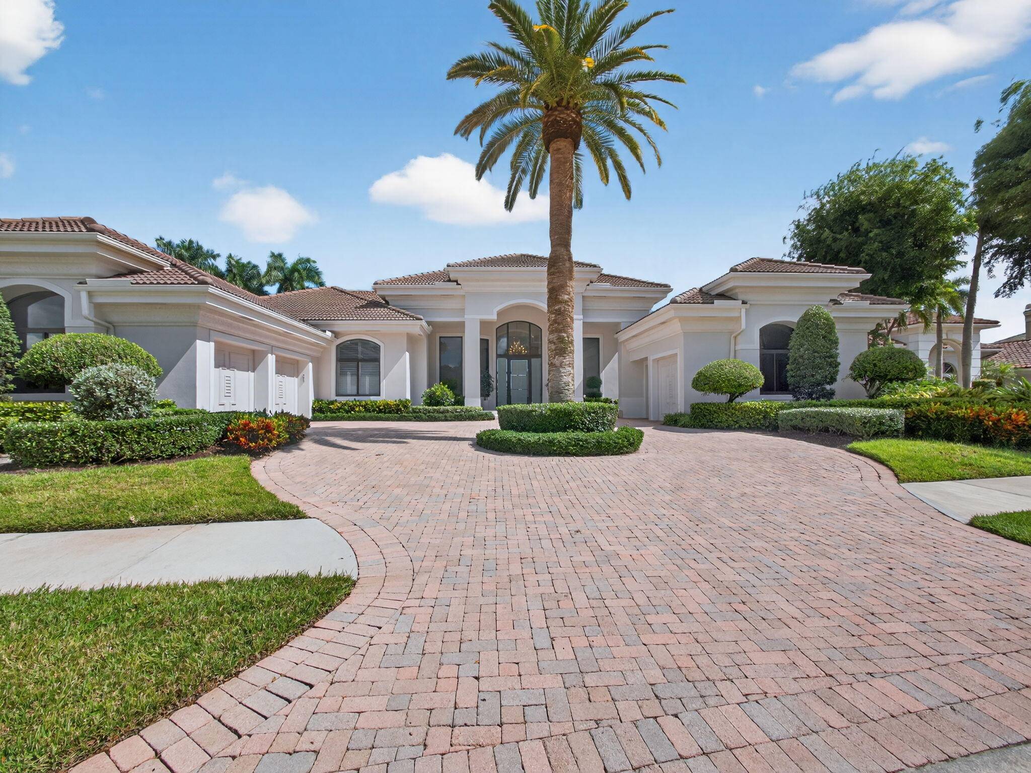 STUNNING FULLY RENOVATED 5 BEDROOM, 6.