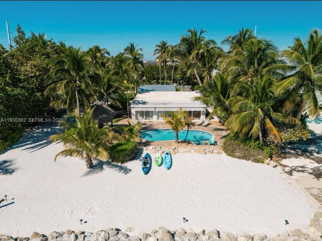 Sandy Beach Cove A Luxurious Island Retreat Nestled in the heart of Islamorada, Sandy Beach Cove is a stunning luxury property that offers a private slice of paradise.