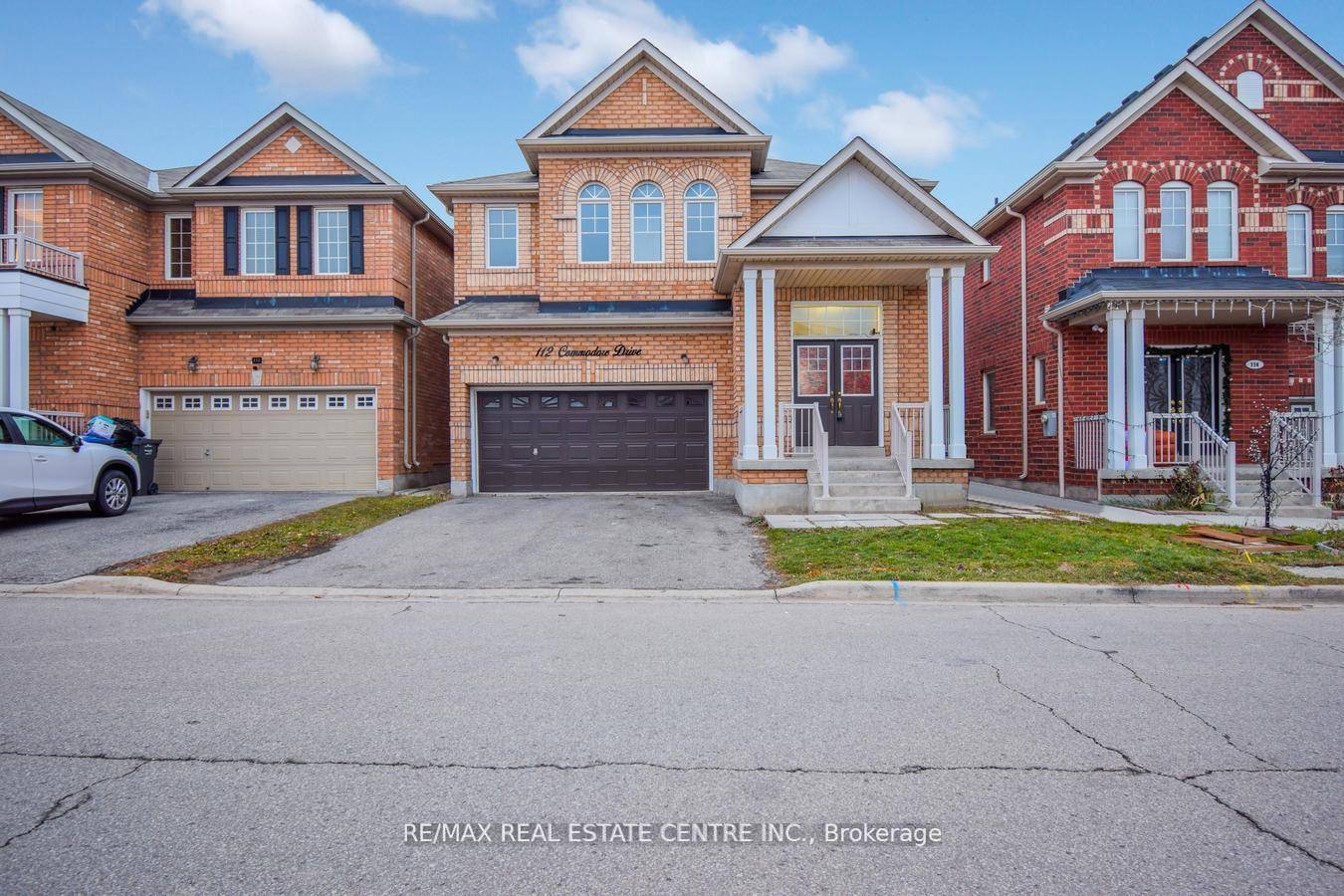 LEGAL BASEMENT ! ! DEMAND LOCATION OF CREDIT VALLEY !