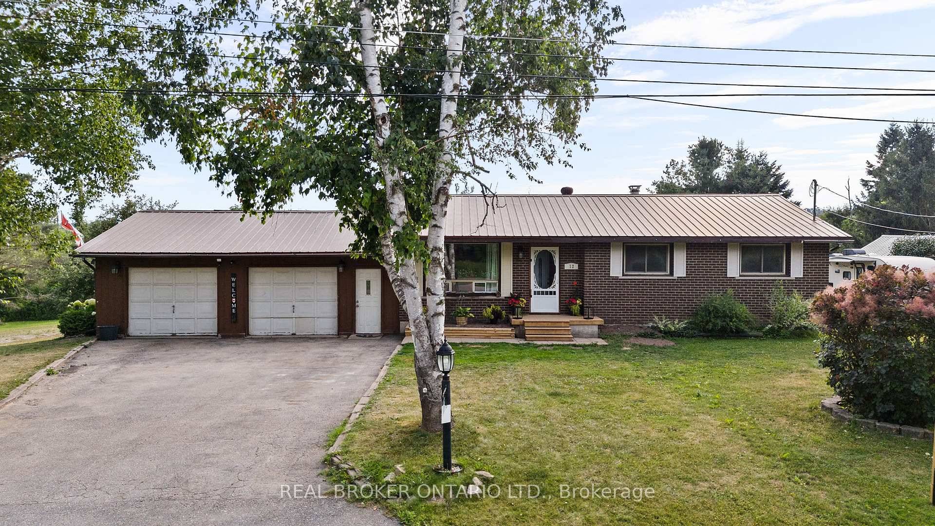 Welcome to this inviting bungalow nestled on a generous 100 x 160 ft lot in a well established, family oriented neighbourhood just off Horseshoe Valley Road in Prices Corner.