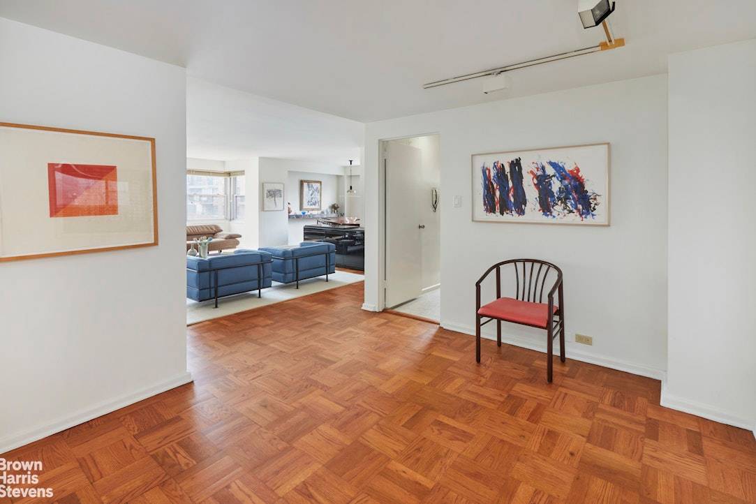 Spacious And Sunny 2 Bedroom Home !