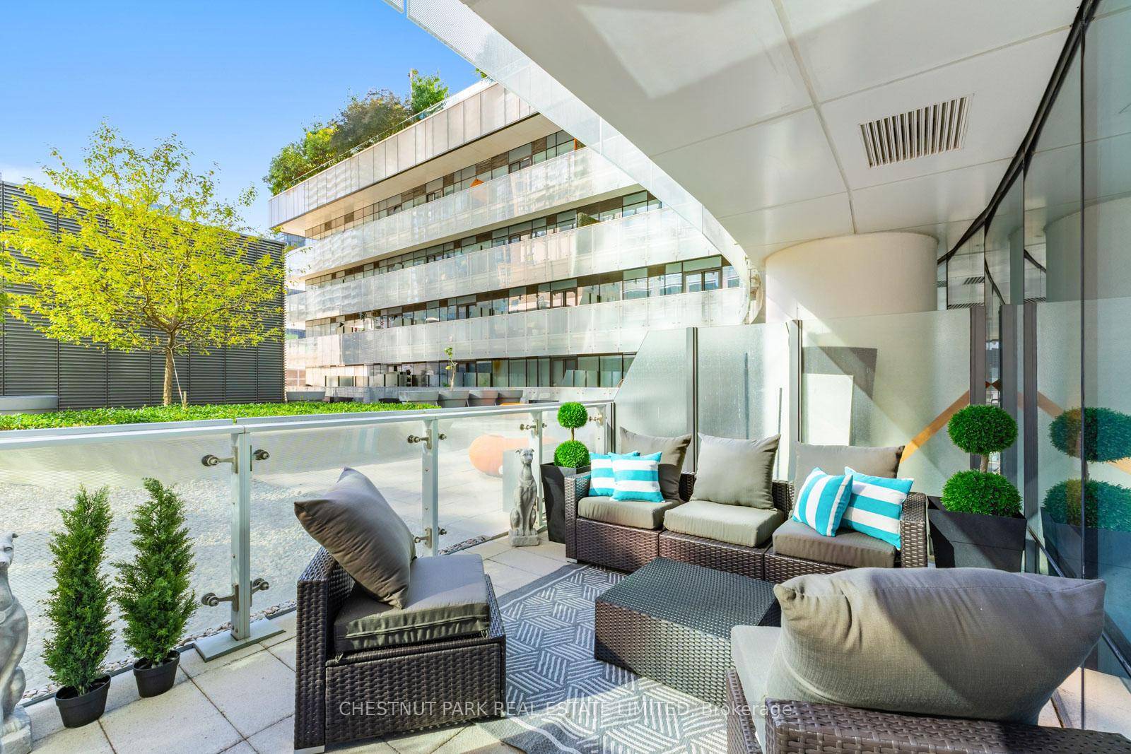 Rare Terrace Level 1 Bedroom Den At 1 Bloor St E, Steps To Yorkville.