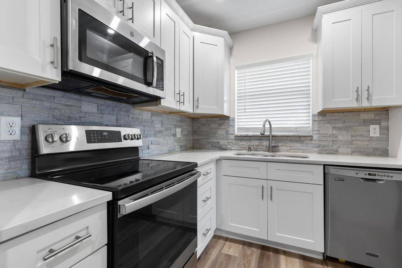Spacious, bright and updated 2 bedroom and 2 bath unit located on 2nd floor with full size washer and dryer, large screened patio, modern updated kitchen, 2 full bath, walk ...