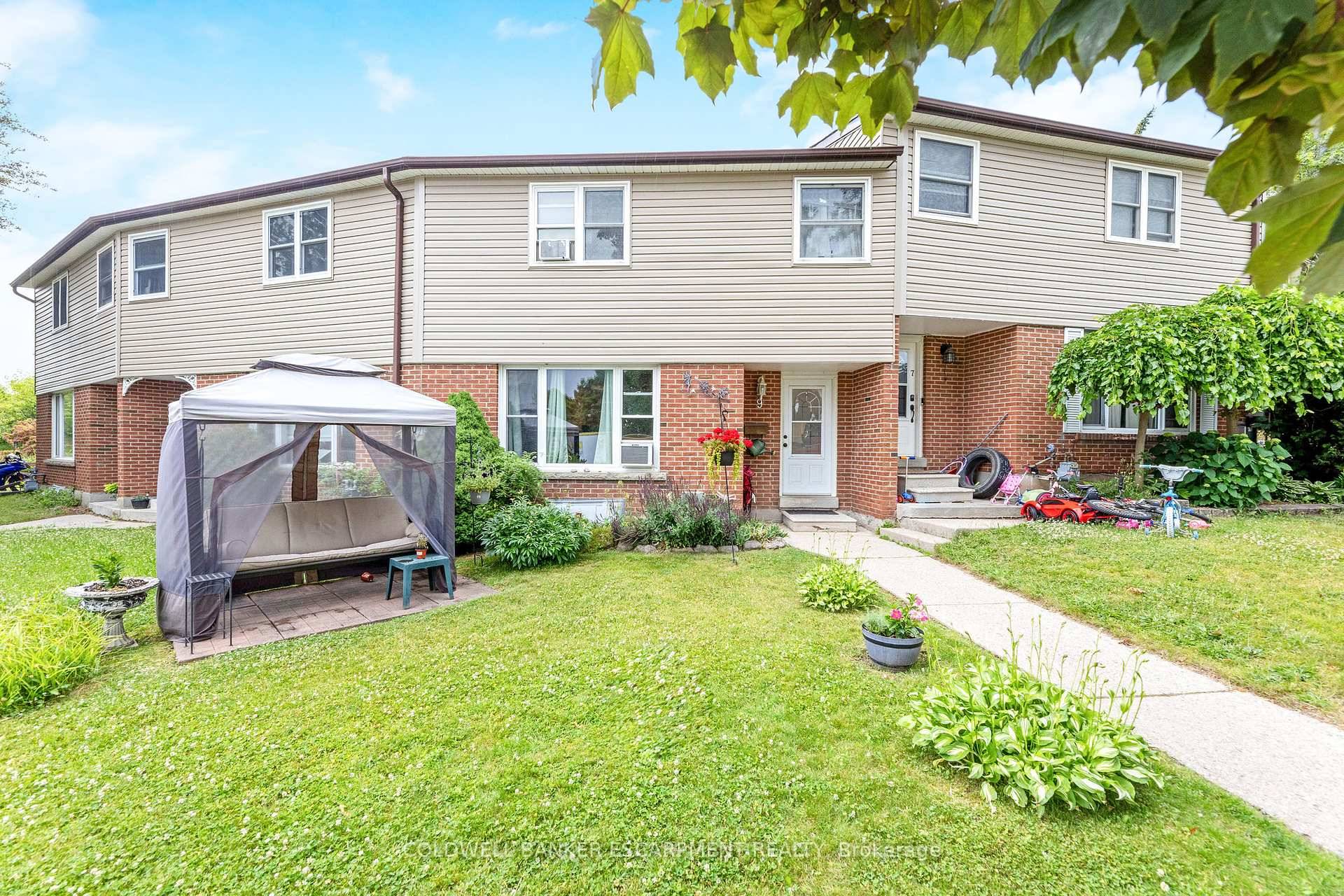 Welcome to 9 Kingham Road, Acton Perfect for First Time Buyers amp ; Savvy Investors !