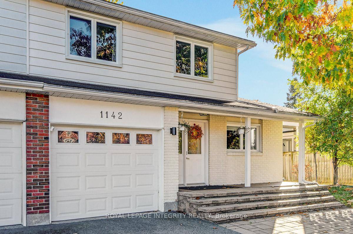 Amazing value ! This turnkey 4 1 bedroom, 3 bathroom semi detached home is bound to impress !