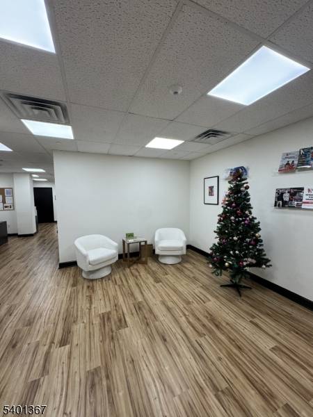 UNBELIEVABLE 1853 SF PROFESSIONAL OFFICE SPACE, 1ST FLOOR, RECEPTION AREA, 4 PRIVATE OFFICES, CONFERENCE ROOM, BULLPEN AREA, LARGE STORAGE ROOM, KITCHENETTE, LOCATED IN THE HEART OF DOWNTOWN, ACROSS FROM COUNTY ...