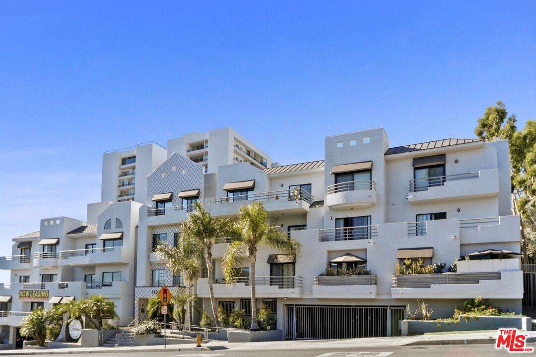 1121  N La Cienega Blvd 2.0 Sunset Strip LA