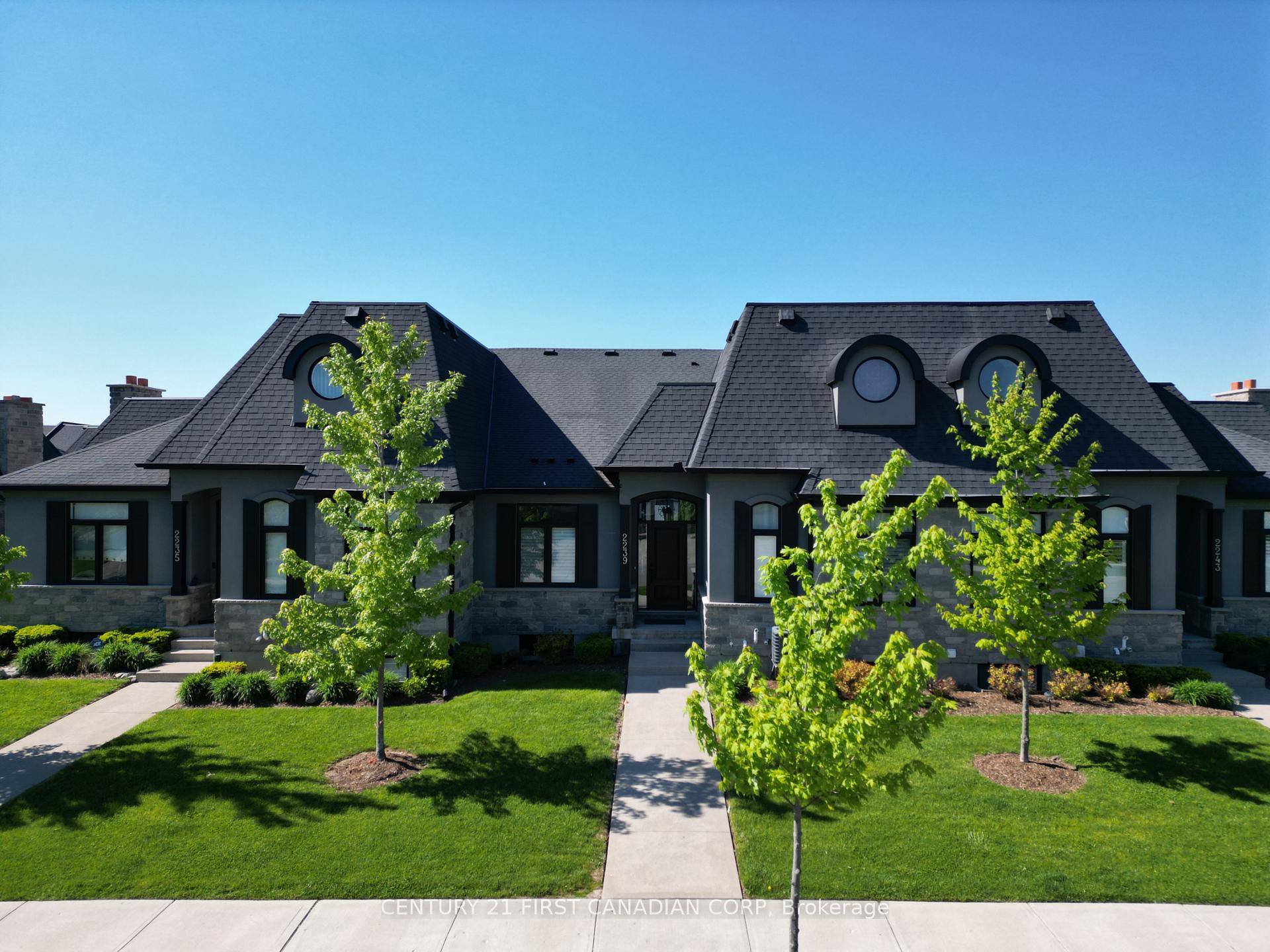 Welcome to 2239 Callingham Drive Spacious Bungaloft Condo for Lease in North London.