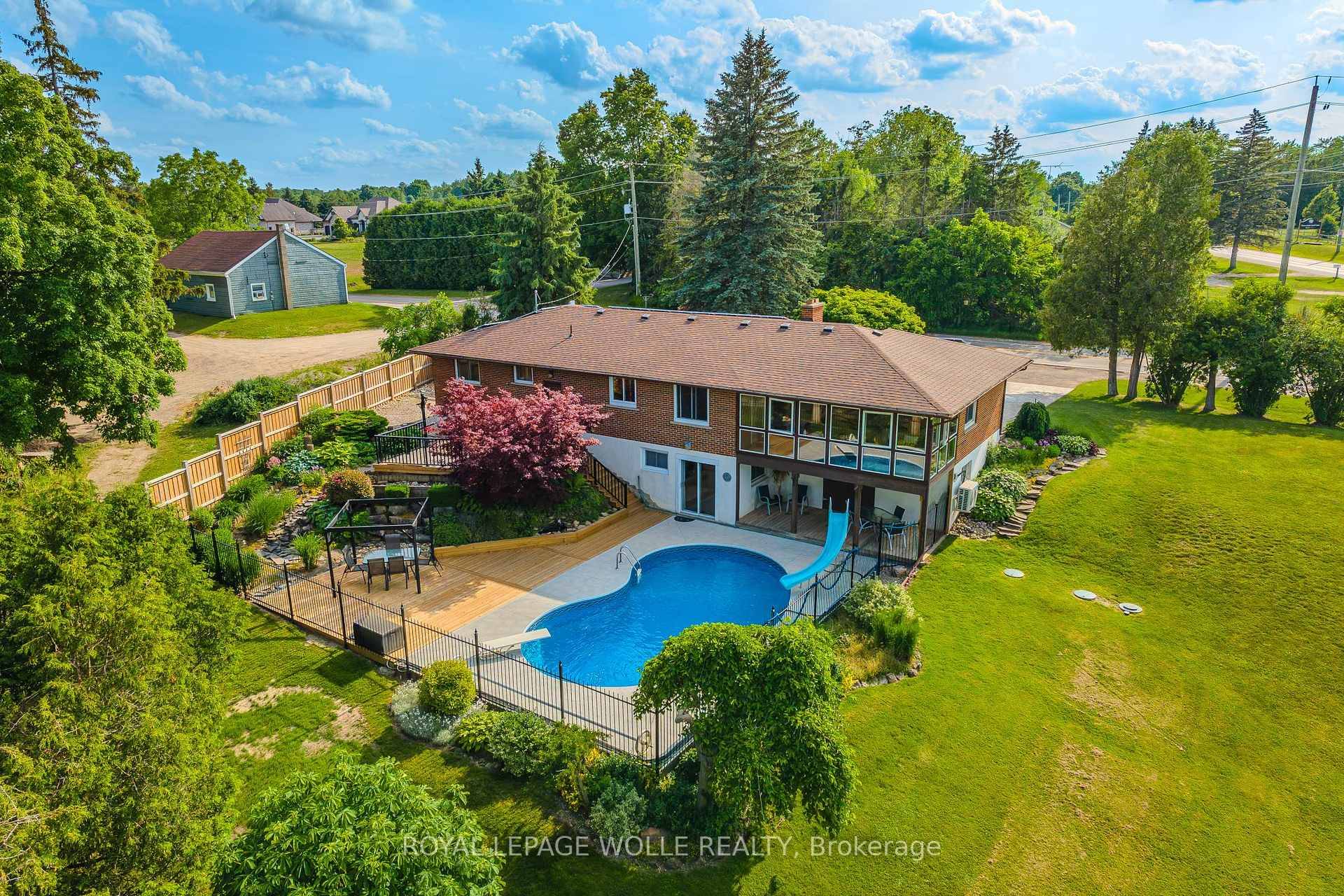 PRICED TO SELL ! ! What a spectacular CENTRALLY LOCATED property overlooking Brookfield Golf Course in Cambridge !
