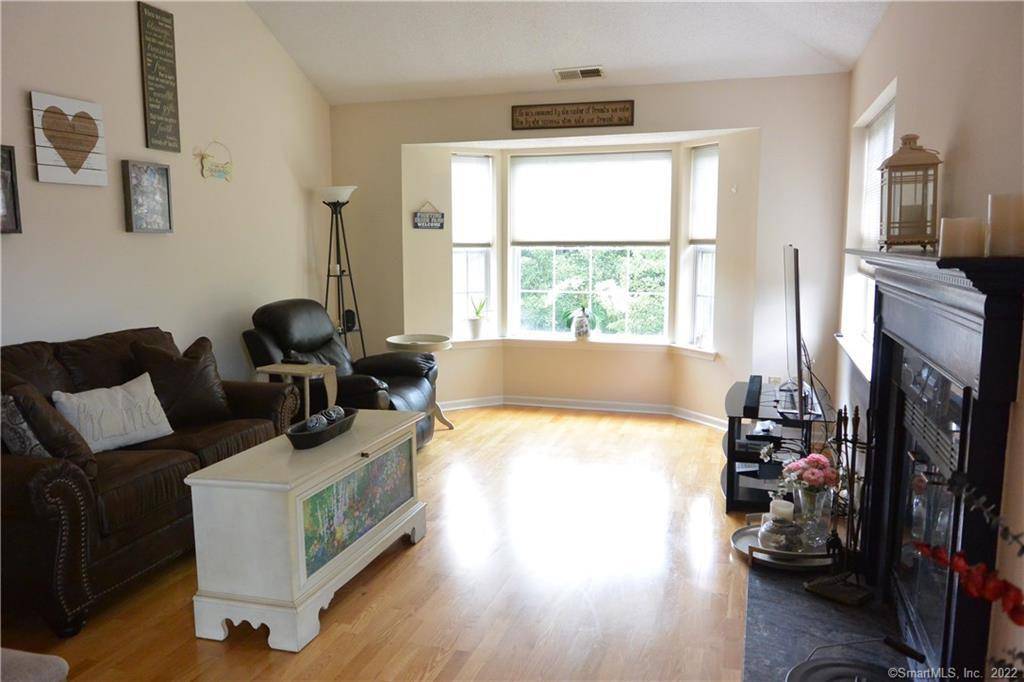 Bright and sunny end unit !