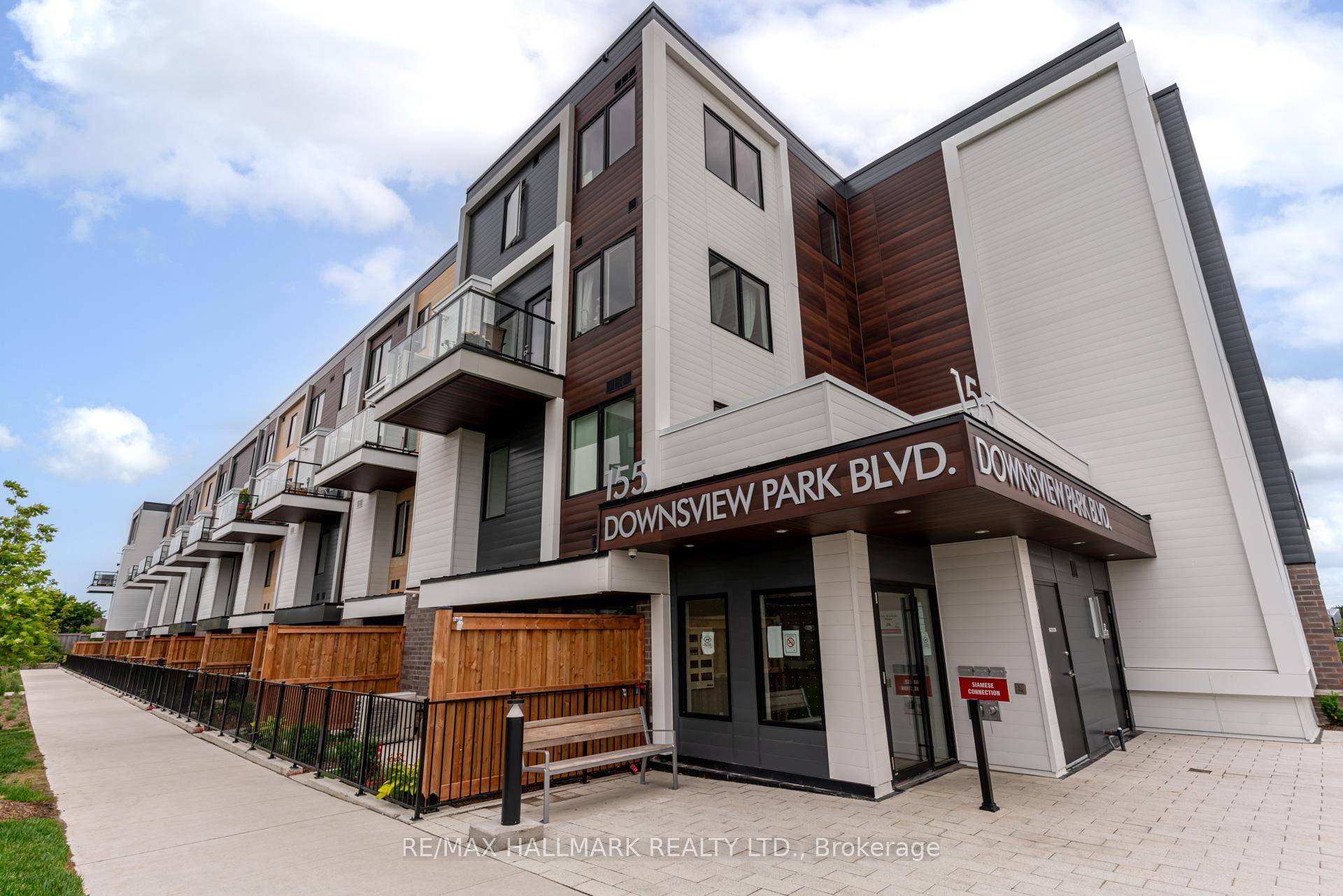Stylish 2 Storey Condo with Private Terrace in Downsview Park.