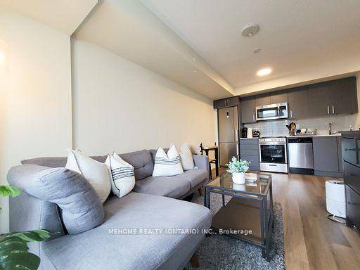 Beautiful and functional layout of 2 bedroom suite !