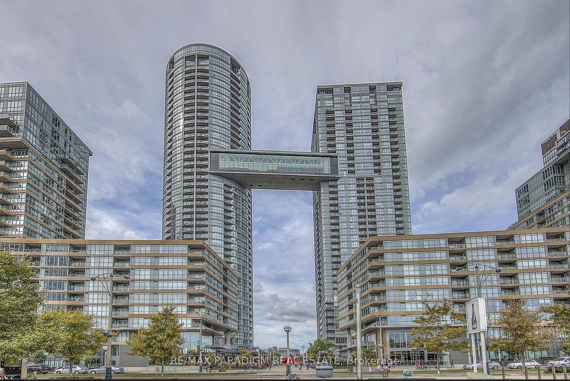 Experience luxurious waterfront living in this beautiful 1 bedroom condo with panoramic city and lake views !
