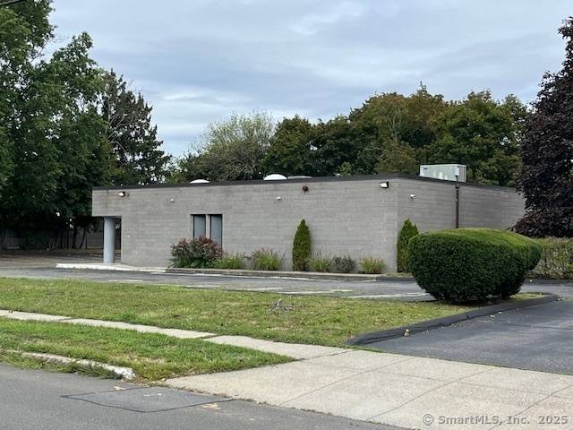 Free standing Professional Medical Office Building, Can be divided 1, 600 SF and 2, 400 SF Metered separately with 2 HVAC units, easy access to Yale Medical Center Former Milford ...