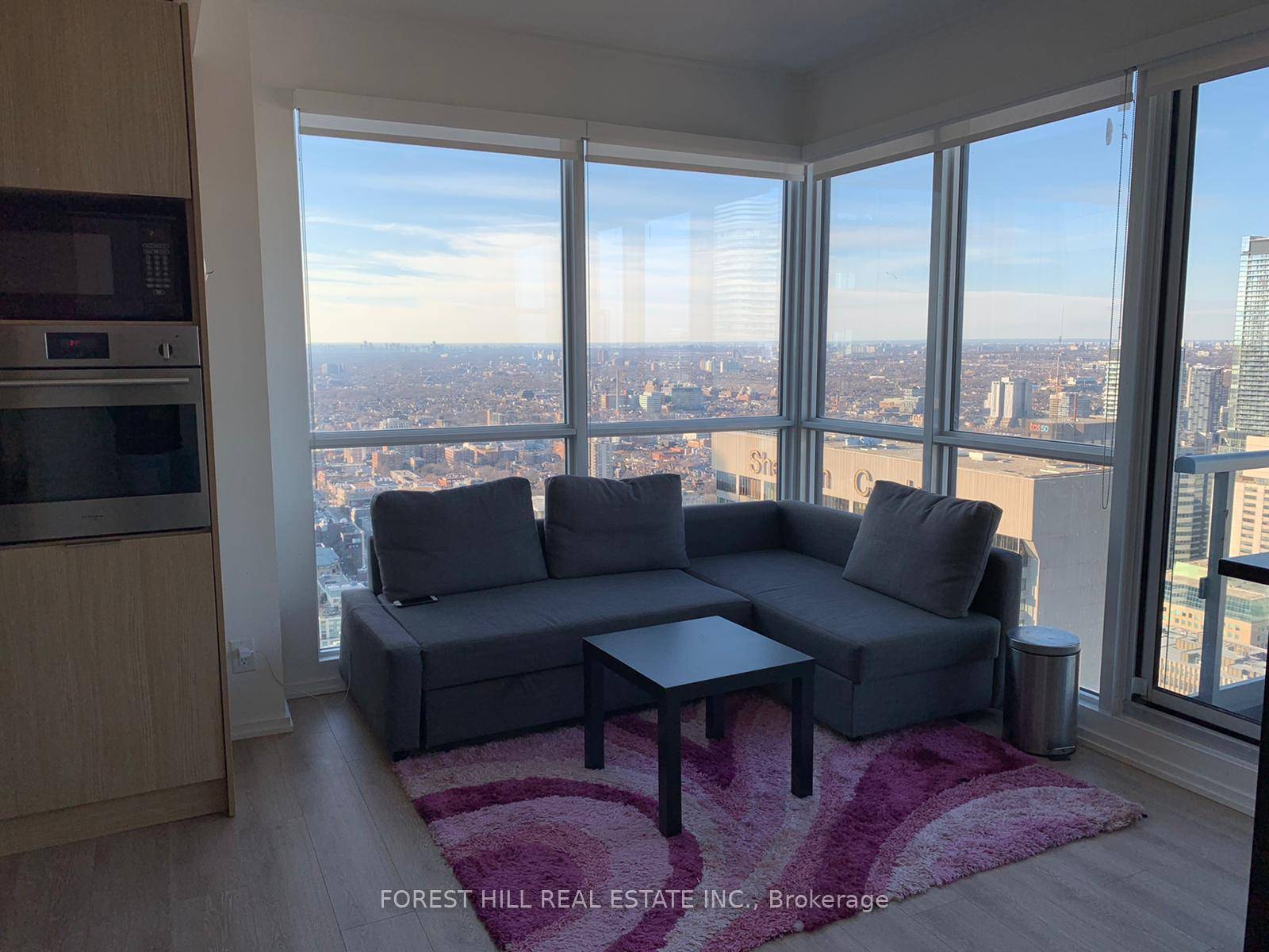 Beautiful two bedrooms two bathrooms corner unit with unobstructed view of Toronto in the heart of financial district.