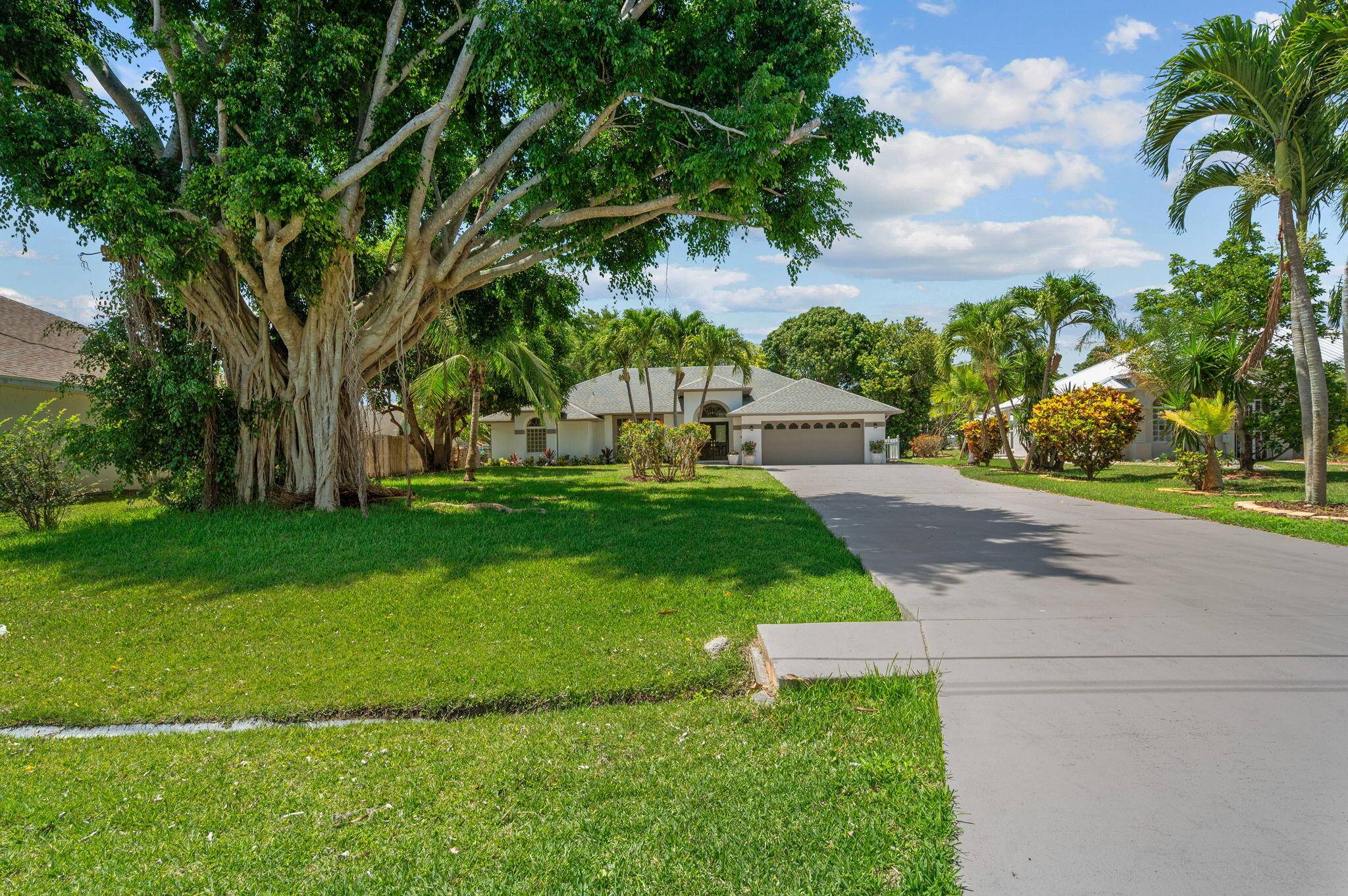 Enjoy the Peaceful and Refreshing East Side of Town !