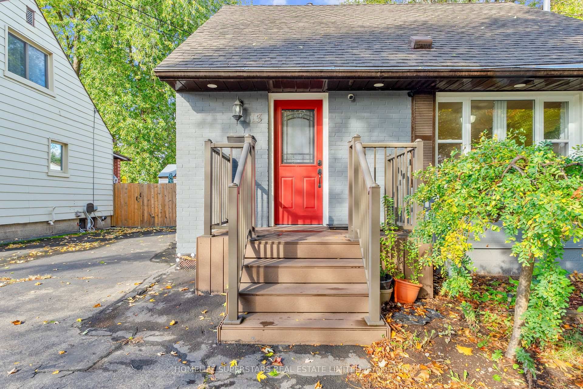 Welcome to the well maintained renovated detached house in Hamilton Mcquesten neighbourhood offering 3 spacious bedroom 2 full bathrooms and over 1150 sq.