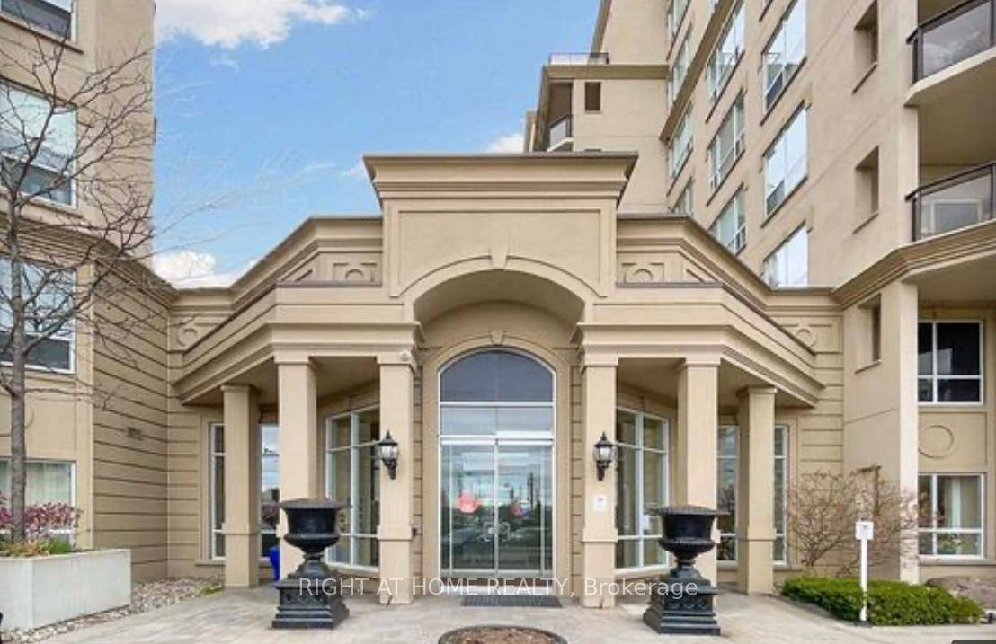 Welcome to 1 Bedroom Den Luxury Condo Fresh Paint In High Demand Location.