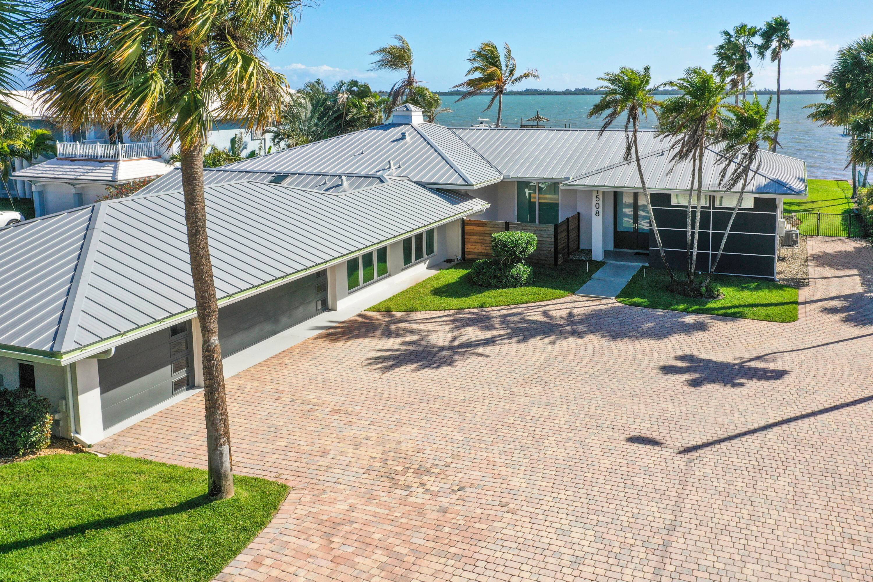 Looking for Waterfront Luxury ?