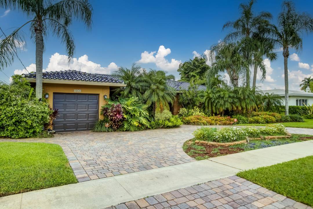 Don't miss this unique opportunity to live in a stunning 2b 2ba, waterfront home with an additional office space !