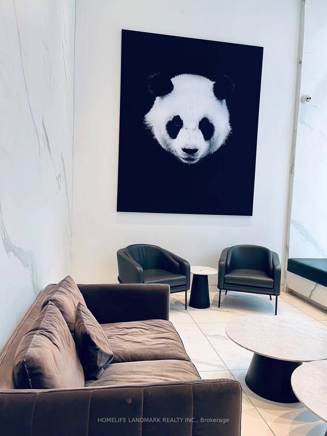 Welcome to this 1 bedroom plus 1 den unit, bright and spacious.