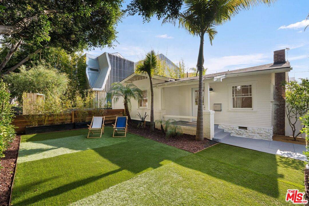 1034 Bay St LA