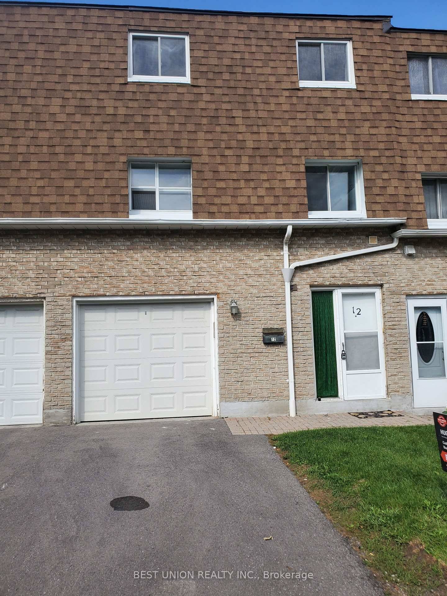 Bright amp ; Spacious Townhome In Top Rated School Area Sir John A.