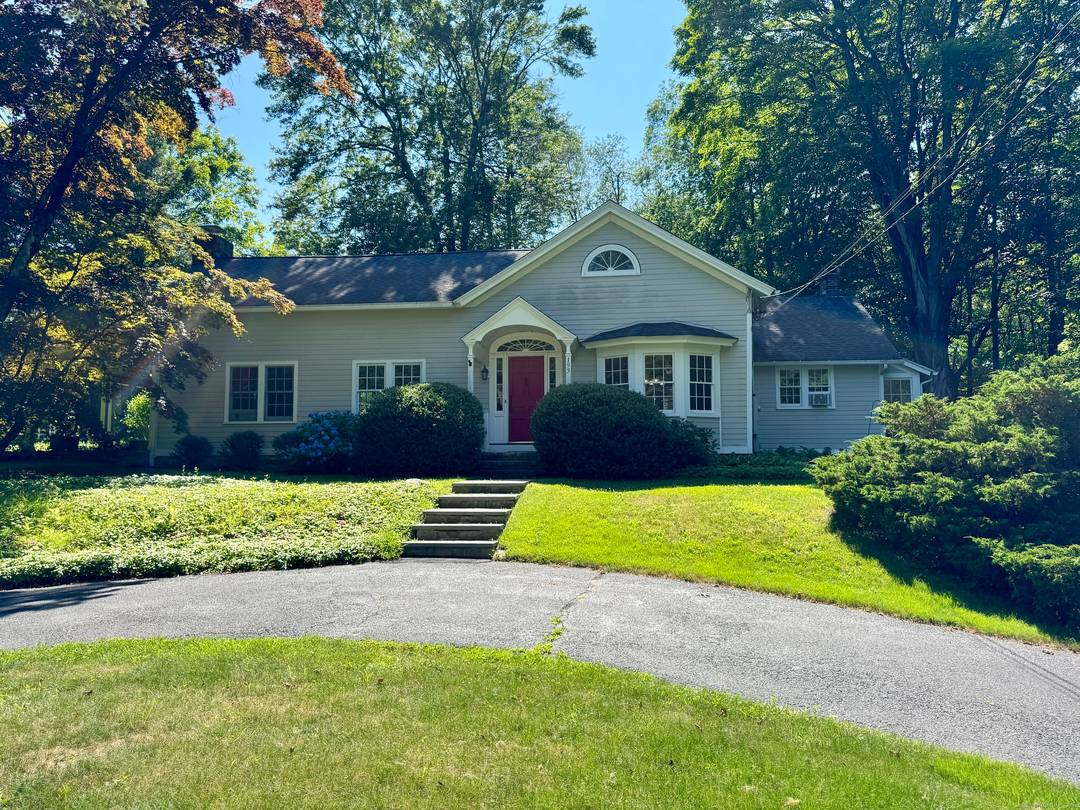 Charming Spacious Antique Home for Lease Prime Location !