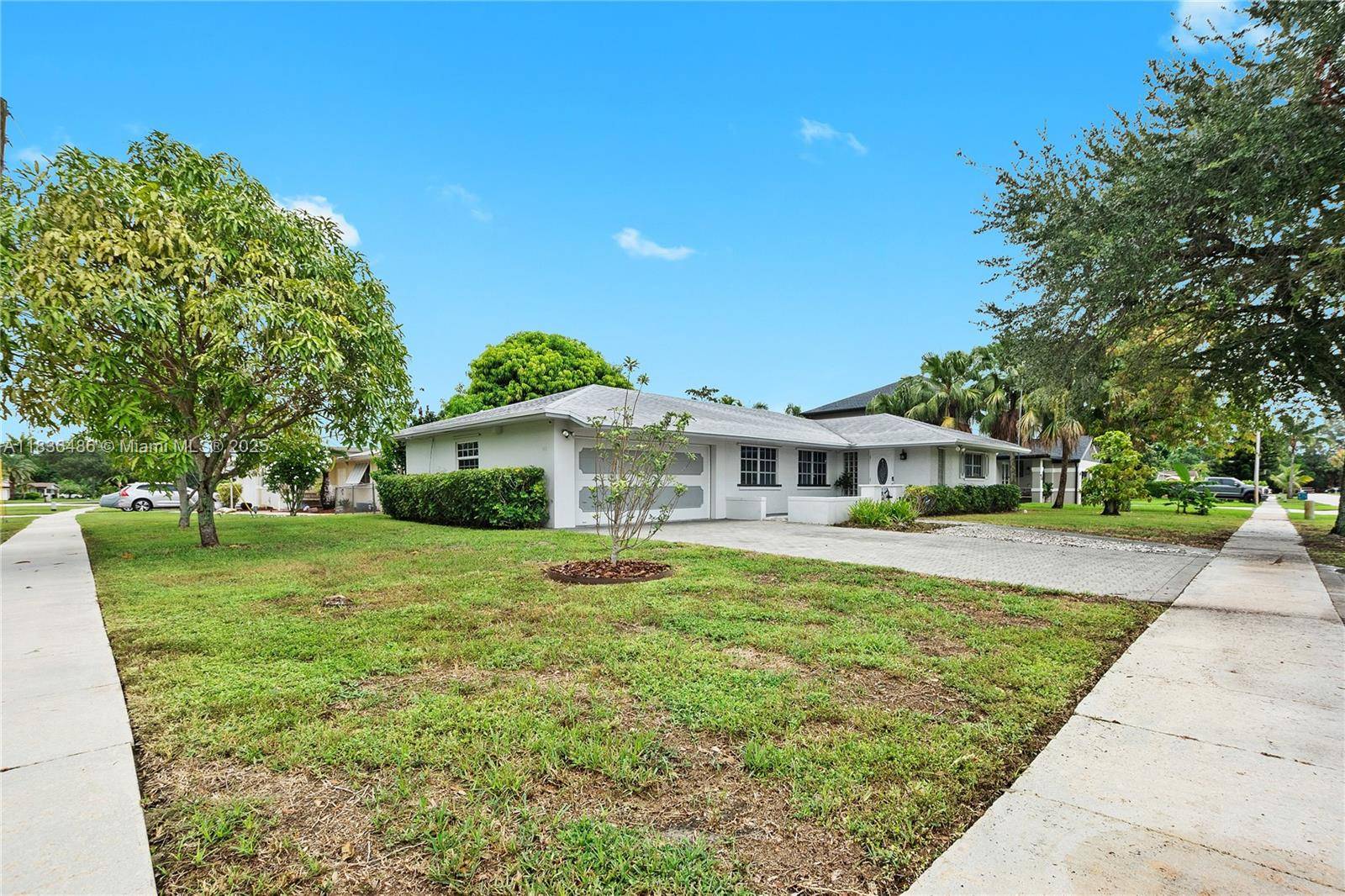 NO HOA Corner Lot, 3 bedroom, 2 bath home located in the heart of Plantation.