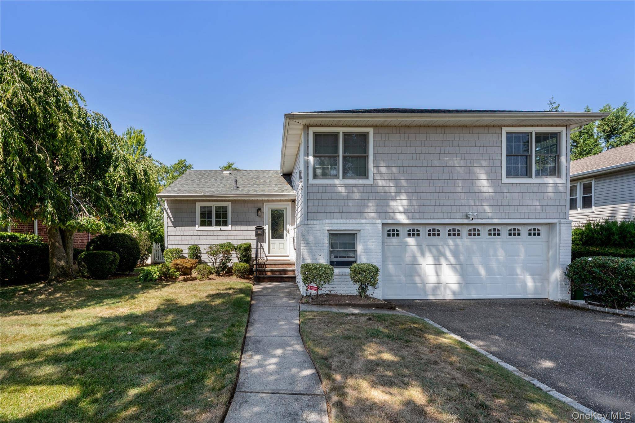 Discover modern comfort at 106 Hayes.