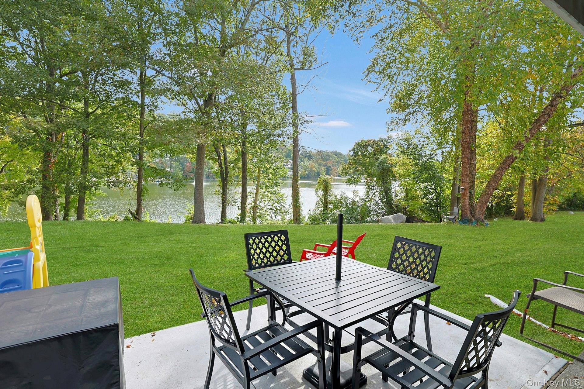 Welcome to this beautifully maintained 3 level townhome offering a perfect blend of comfort, style, and convenience.