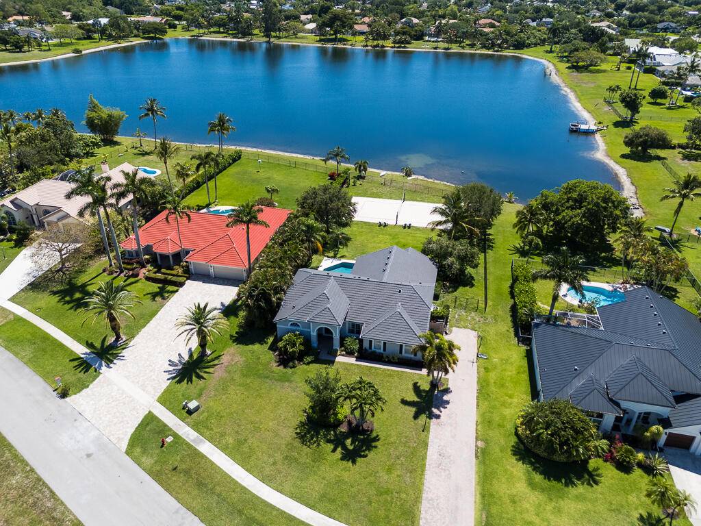 Welcome to your dream lakeside home in highly desired LEGEND LAKE ESTATES, zoned for all ''A'' rated schools Discovery Key Elementary, Woodlands Middle and it also is includes the new ...