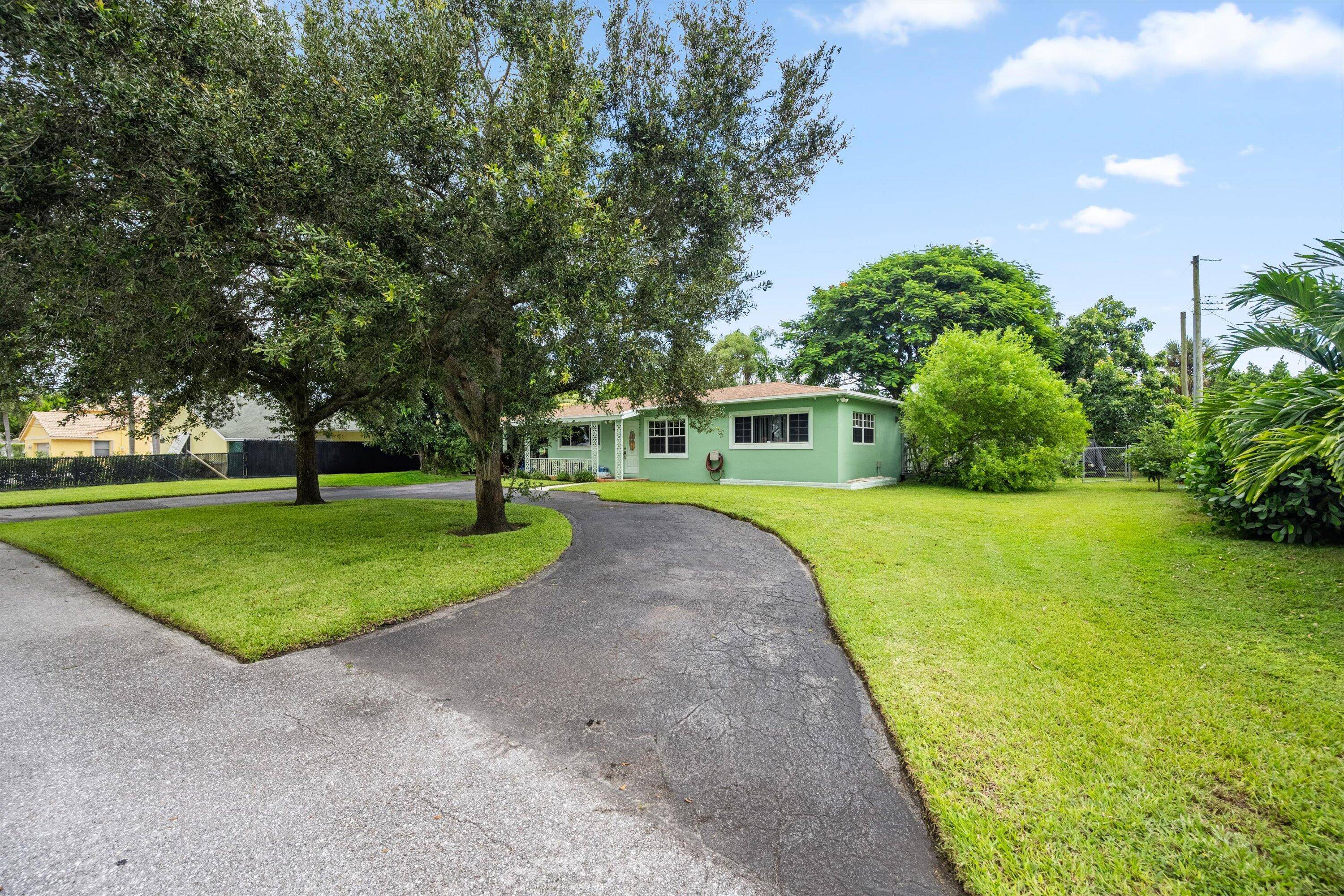Build new or remodel in the prestigious Lake Clarke Shores !