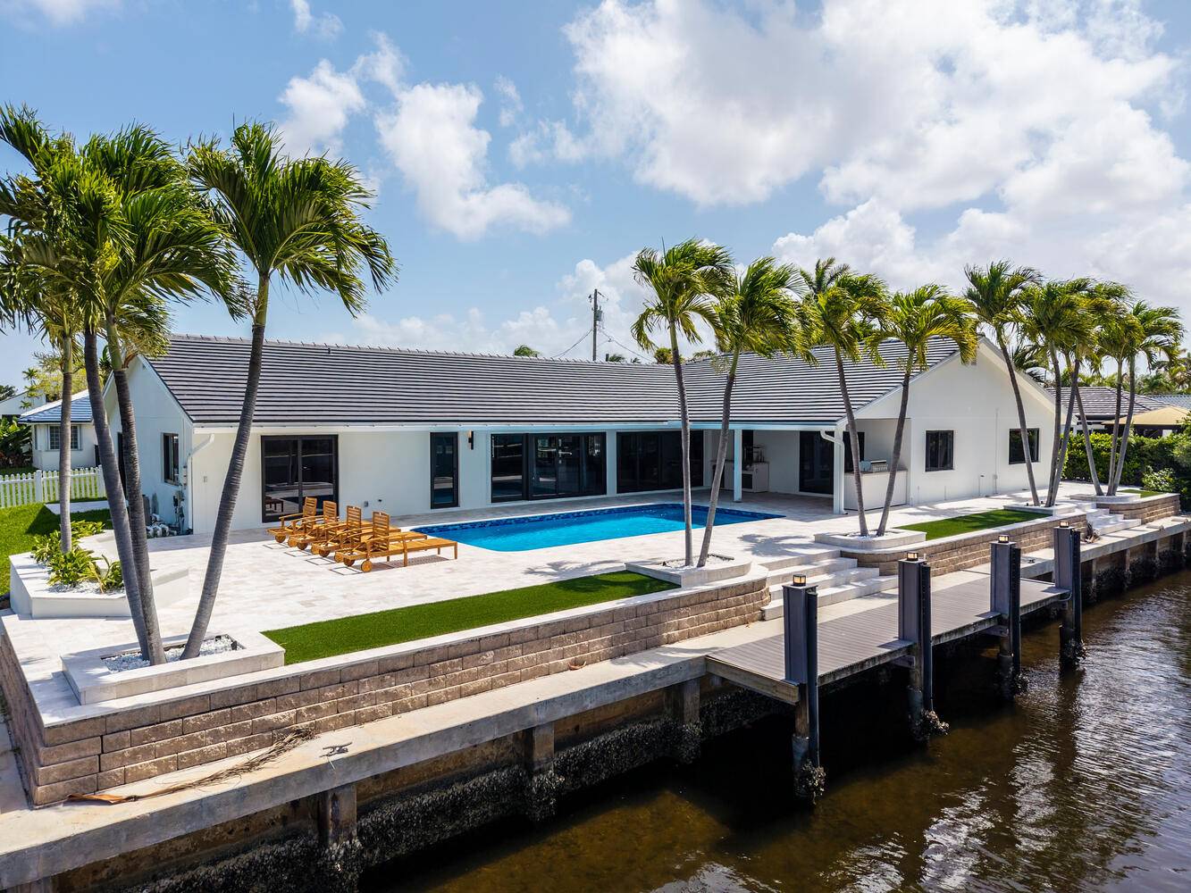 Spacious Waterfront Paradise Point Lot with 200' of canal water frontage !